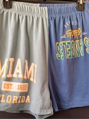 SHEIN Blue Crewneck Tee with Logo Tag